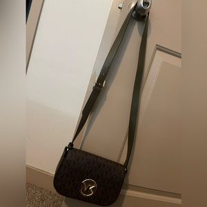 Michael Kors Samira Olive SM Flap MSGR